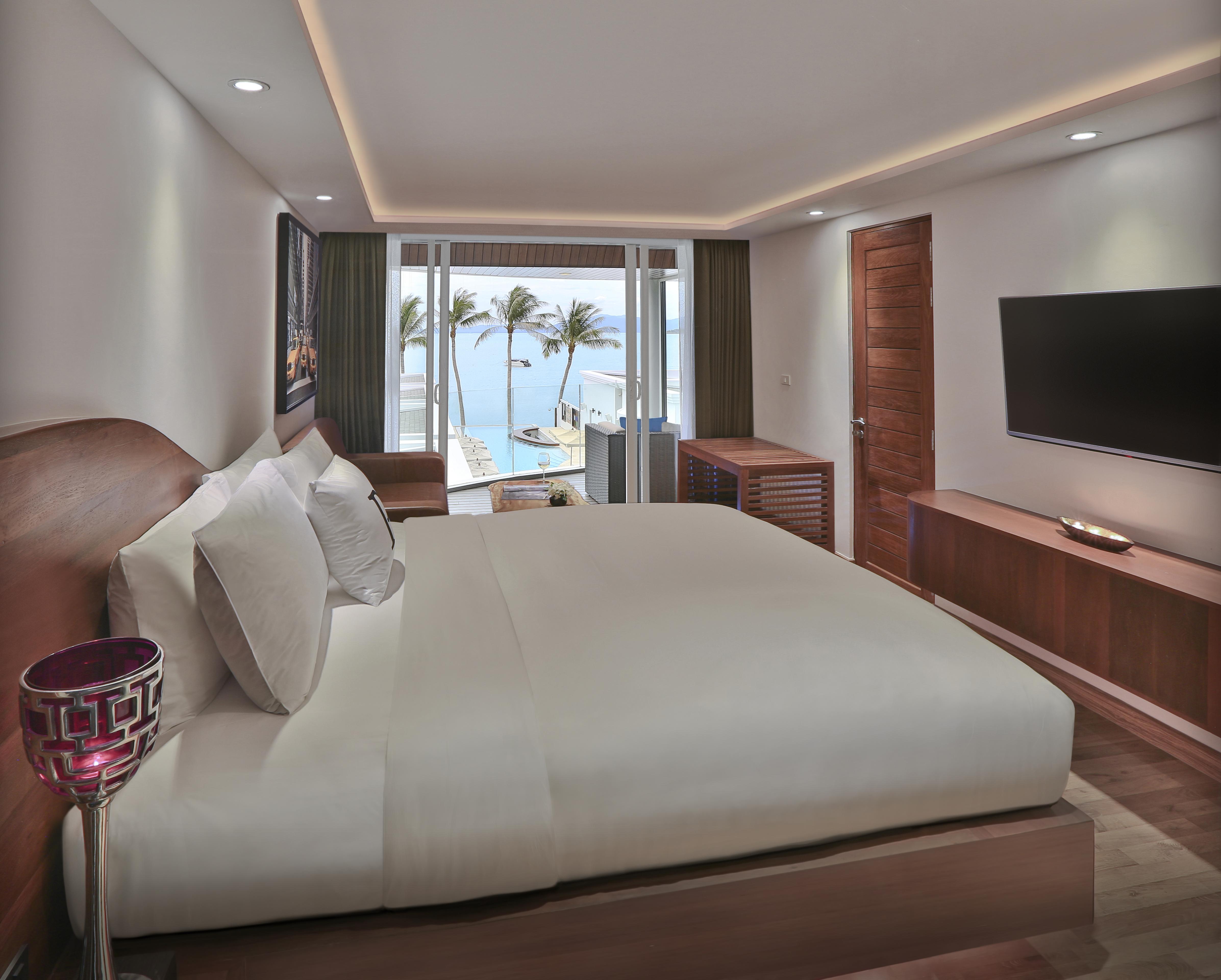 The Privilege Hotel Ezra Beach Club Bang Rak Beach  Eksteriør bilde