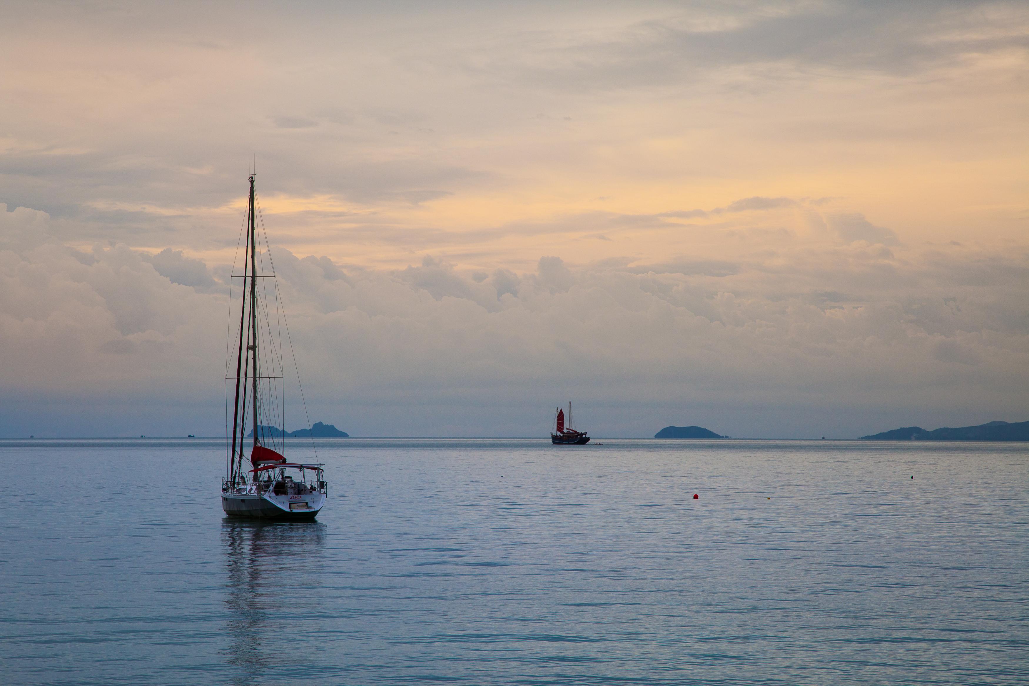 The Privilege Hotel Ezra Beach Club Bang Rak Beach  Eksteriør bilde