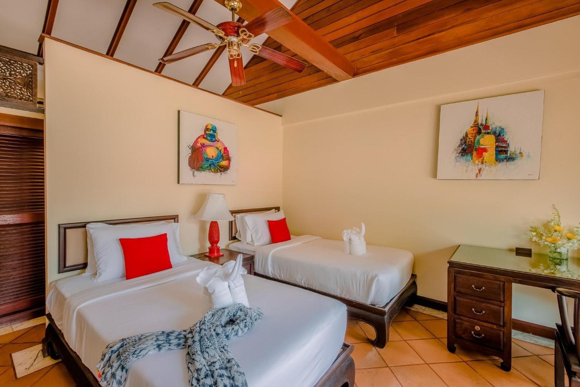The Privilege Hotel Ezra Beach Club Bang Rak Beach  Eksteriør bilde