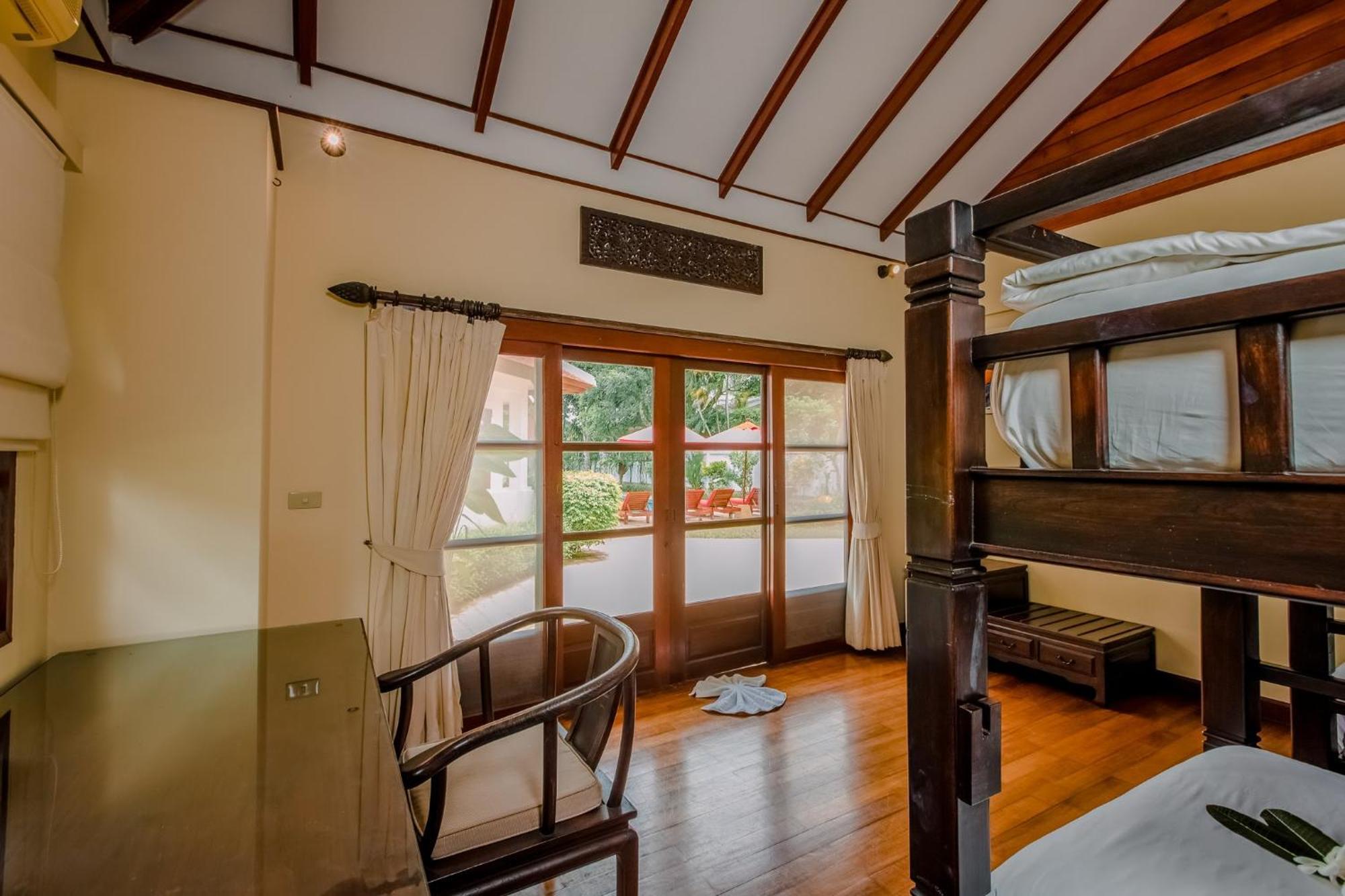 The Privilege Hotel Ezra Beach Club Bang Rak Beach  Eksteriør bilde