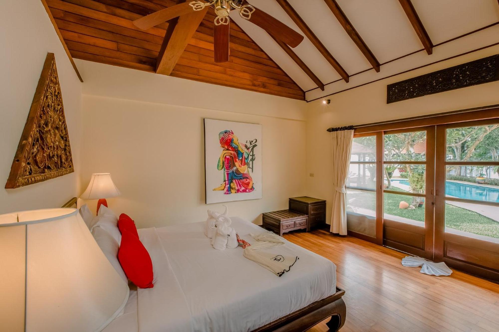 The Privilege Hotel Ezra Beach Club Bang Rak Beach  Eksteriør bilde