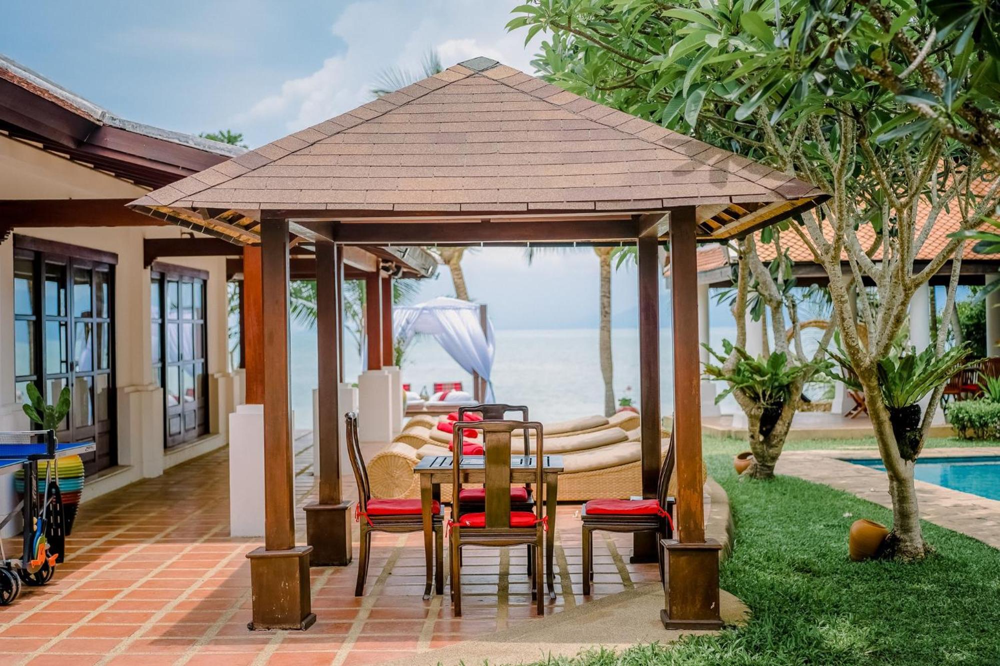 The Privilege Hotel Ezra Beach Club Bang Rak Beach  Eksteriør bilde