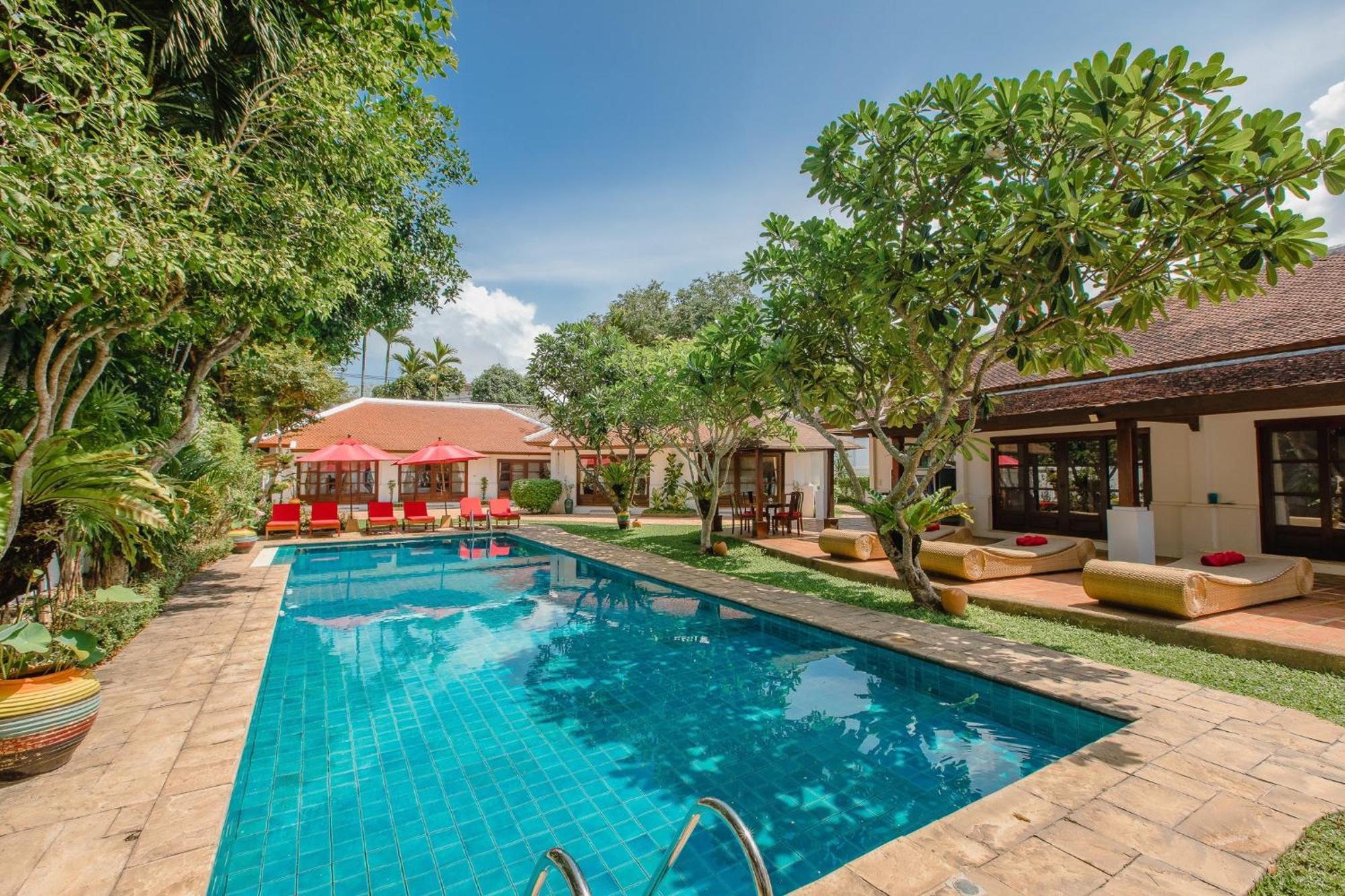 The Privilege Hotel Ezra Beach Club Bang Rak Beach  Eksteriør bilde